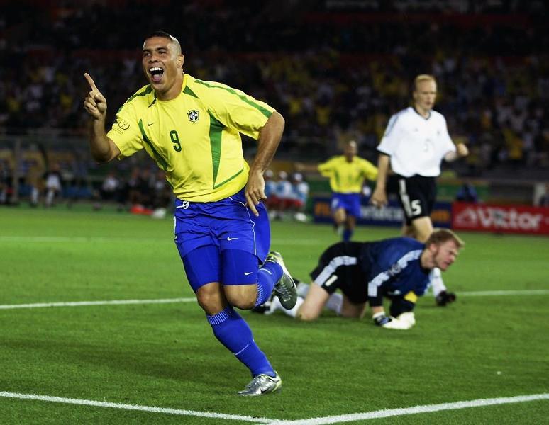 Ronaldo "il fenomeno": la vita un attacante completo