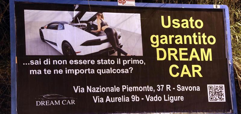 Quello che le donne non meritano: A.A.A. Vendesi ragazze… pardon, macchine usate 