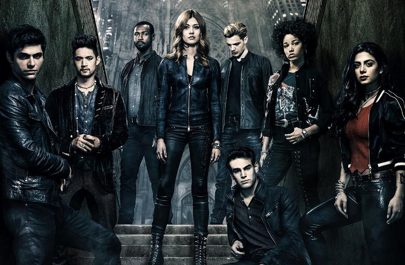 Shadowhunters, serie e film a confronto