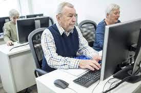 "Comunicare con la tecnologia", alfabetizzazione informatica a Chieri