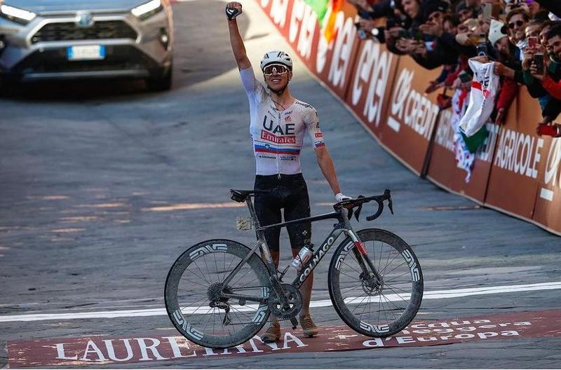 Ciclismo, Pogacar trionfa a Siena 