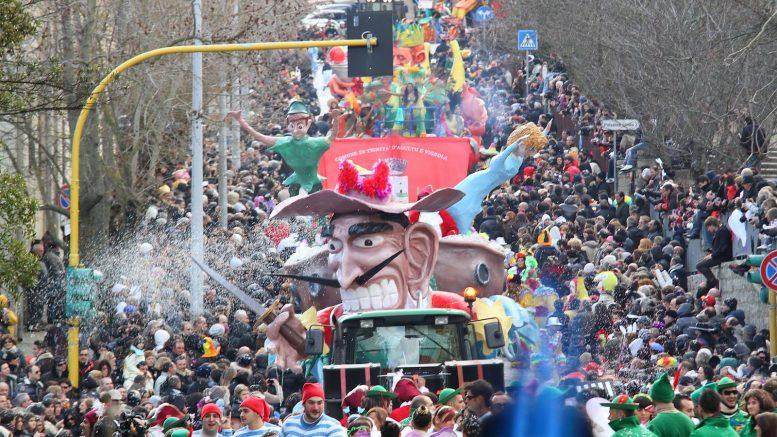 Tempio, il Carnevale non si arrende il Covid: nasce il Museo con carri e costumi