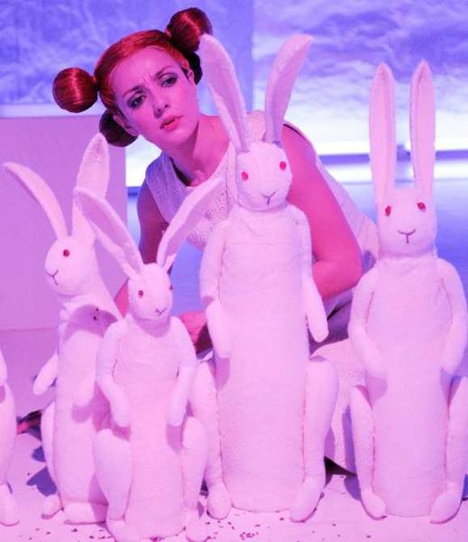 Intervista ad Ambra Angiolini , grande interprete in  "La misteriosa scomparsa di W "