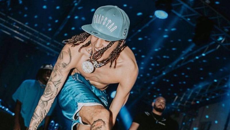 Rondo Da Sosa picchia un fan durante il suo concerto