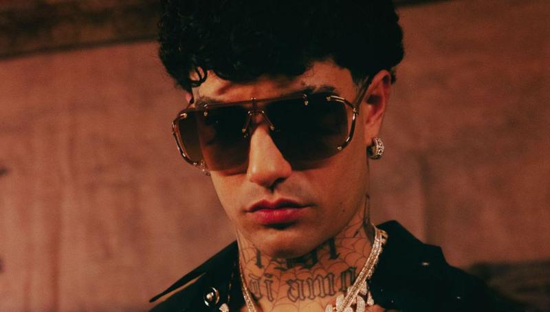 Tony Effe come Fedez: indagato per una rissa insieme a un ultras