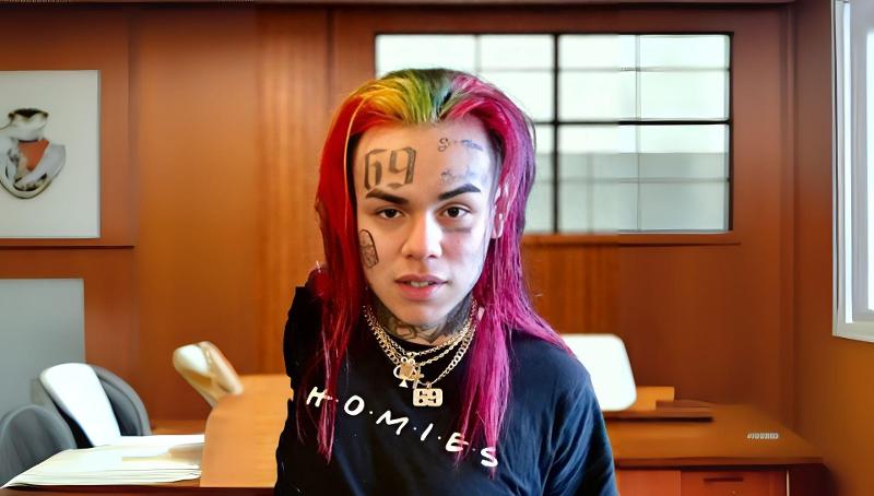 “Snitch!”: 6ix9ine aggredisce un uomo e finisce ai domiciliari