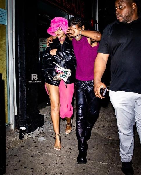 Un buttafuori non lascia entrare Asap Rocky e Rihanna in un noto bar di Manhattan