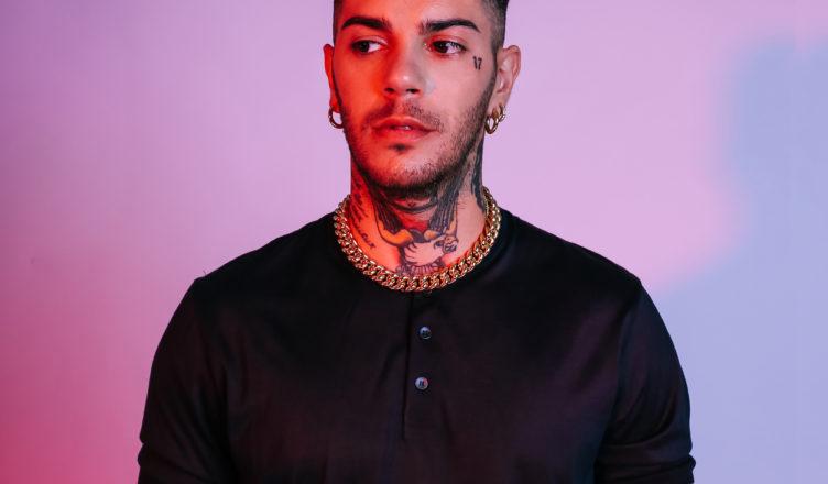 Emis Killa contro i No Vax: “Il lockdown lo facciano loro”