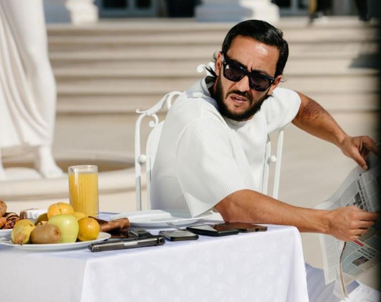 Lacrim nasconde banconote da 500 euro nei preordini del suo album