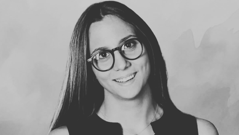 Recitazione, risate e un po' di follia: Aurora Leone a Jolly Roger