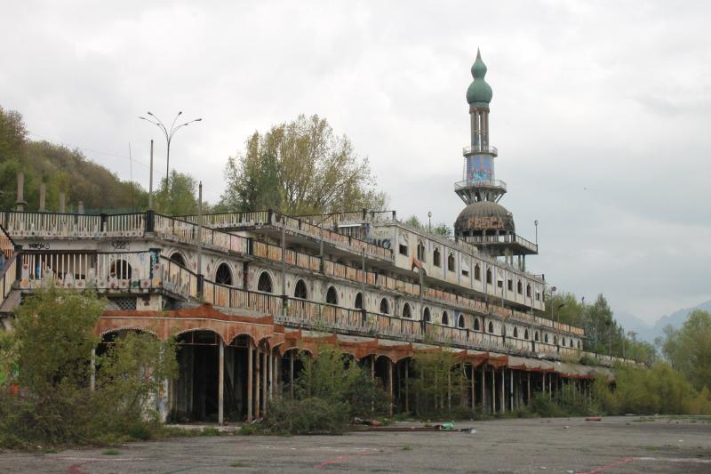 Consonno, la Las Vegas del Lago di Como che ora è un borgo fantasma