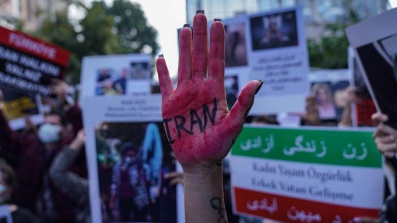 Iran, a che punto sono le proteste contro il regime