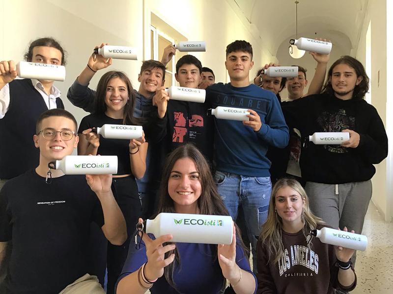 Risparmiate 40mila bottigliette di plastica  con l’operazione “Scuola ECOista”