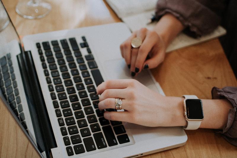 Festa della donna, l'empowerment tra E-commerce e social network