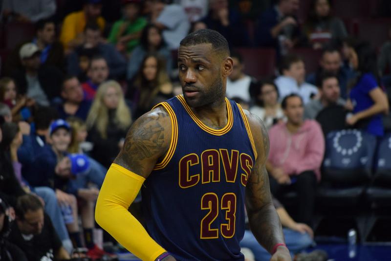 LeBron leggendario: 56 punti a 37 anni