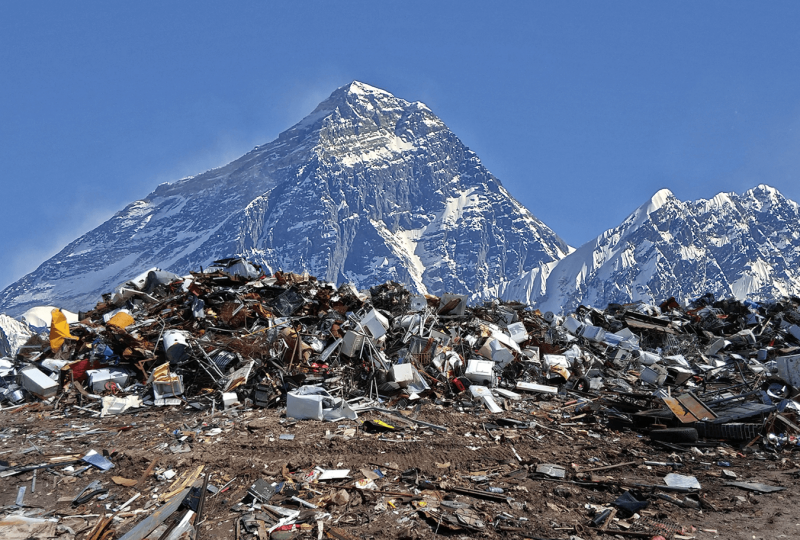 Everest, è emergenza rifiuti: nasce il più alto museo del mondo