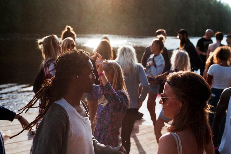 Dove ci incontriamo? I luoghi dei giovani nell'era social