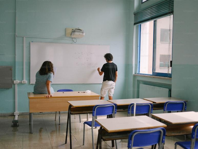 Valditara annuncia un piano in 20 punti per la semplificazione della scuola