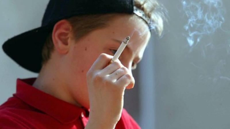 Giovani e fumo: in trent'anni raddoppiati i giovanissimi fumatori