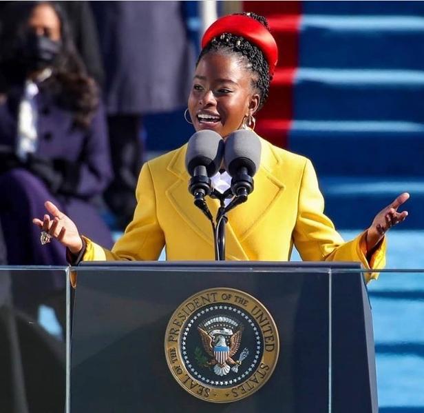 Chi è  Amanda Gorman, la poetessa 22enne al giuramento di Biden