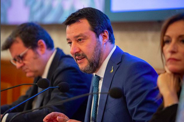 Salvini, il Senato lo manda a processo