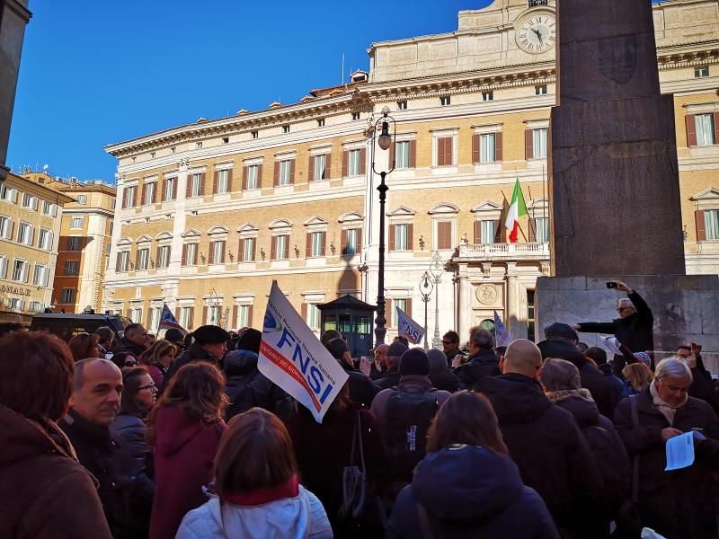 Tagli all'editoria. L'FNSI in piazza a Montecitorio: "Così cancellate il giornalismo"