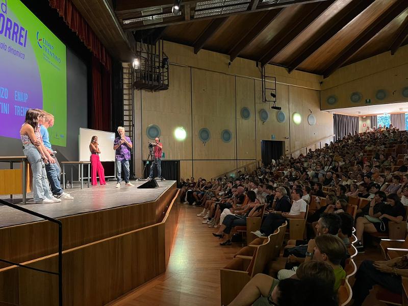 Riflettori accesi sul futuro dell'istruzione: Vincenzo Schettini e Zai.net a Trento per l'inaugurazione dell'anno scolastico